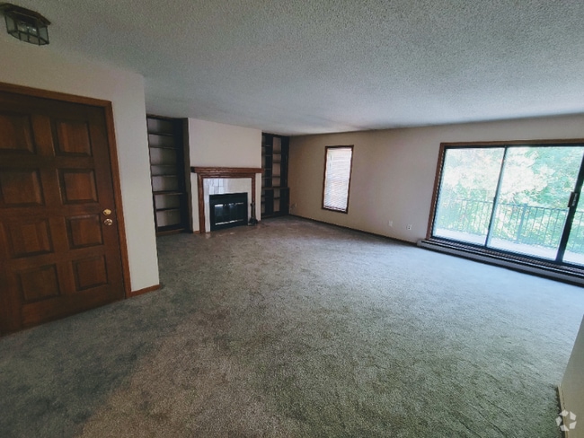 Building Photo - 737 Larpenteur Ave E Rental