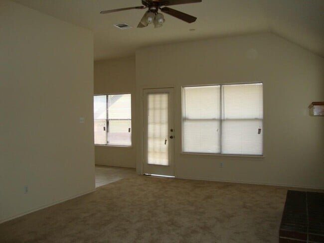 Photo - 1007 Black Locust Drive West