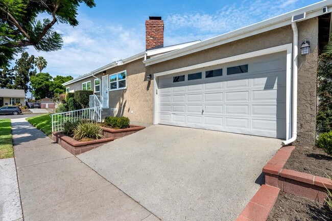 Photo - 4906 Fidler Ave