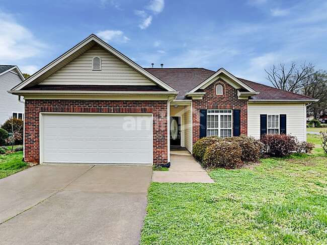 Building Photo - 19504 Tryon St