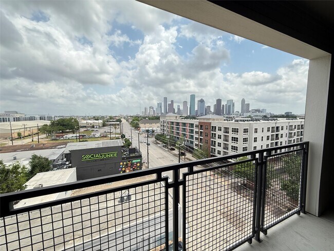 Photo - 2520 Washington Ave Unit B3-820