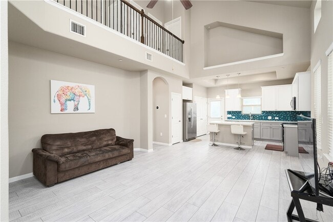 Open Floor Plan - 3240 E Whitestone Blvd Unidad 48