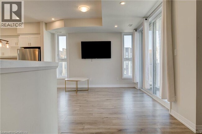 Photo - 261 Woodbine Ave