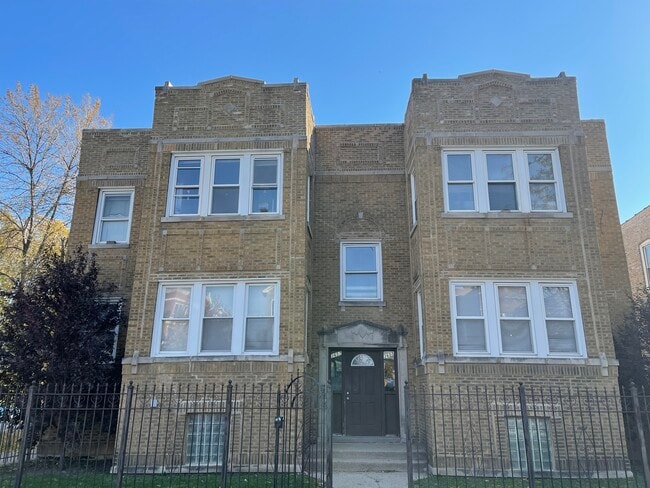 Building Photo - 3655 N Troy St Unit 2 Rental