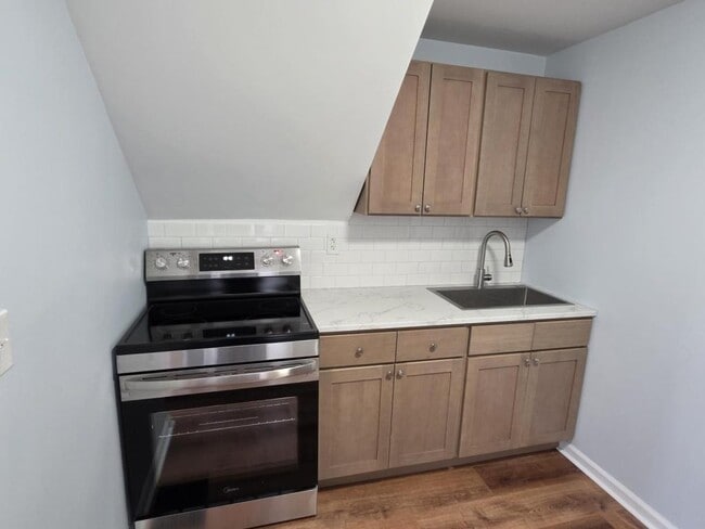 Photo - 48 Rumbold Ave Unit Apt 2
