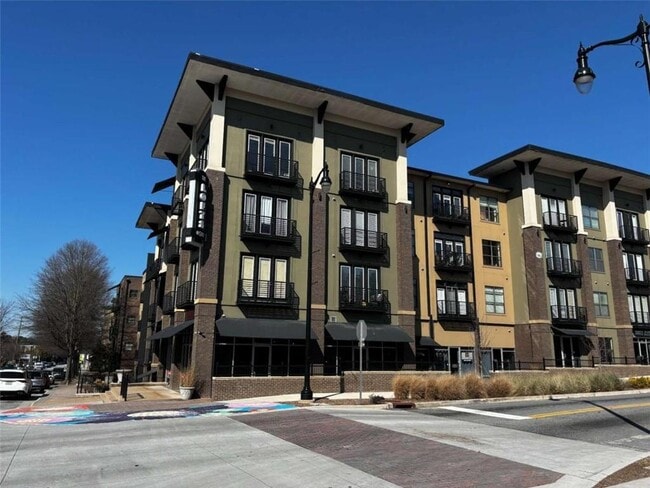 Building Photo - 5300 Peachtree Rd Unit 604