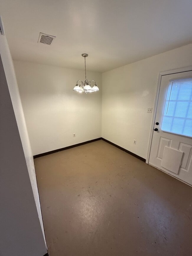 Photo - 1002 E 22nd St