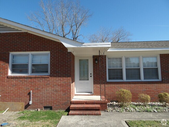 Building Photo - 3 Bedroom 2 Bathroom Spilt Unit in Wilmington Rental