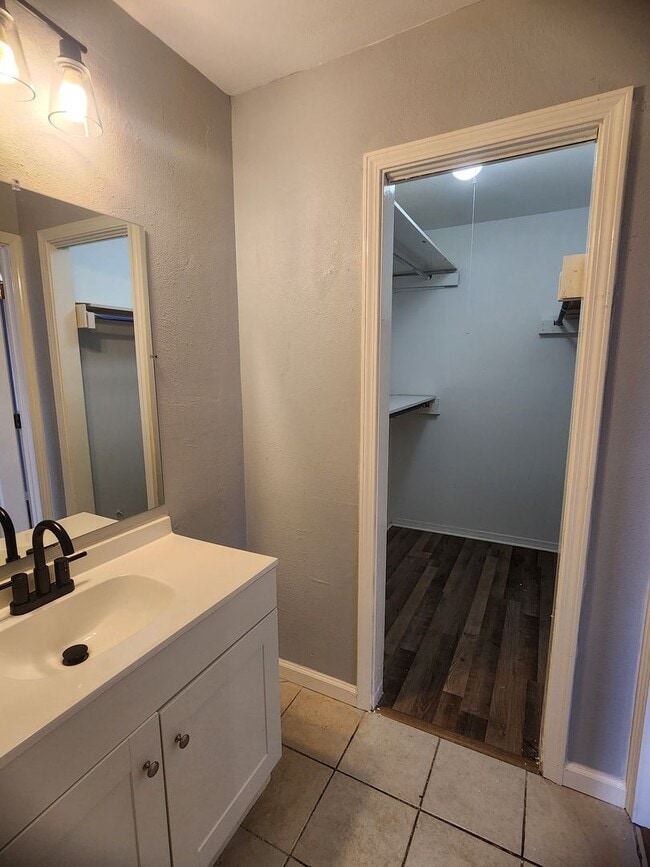 Photo - 948 N Lakewood Dr