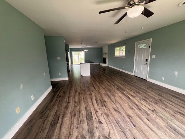 Photo - 200 N Willow Ln