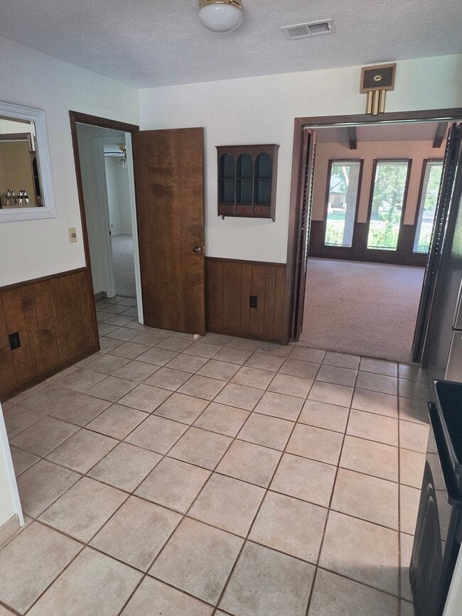 Photo - 307 Lakeside Dr