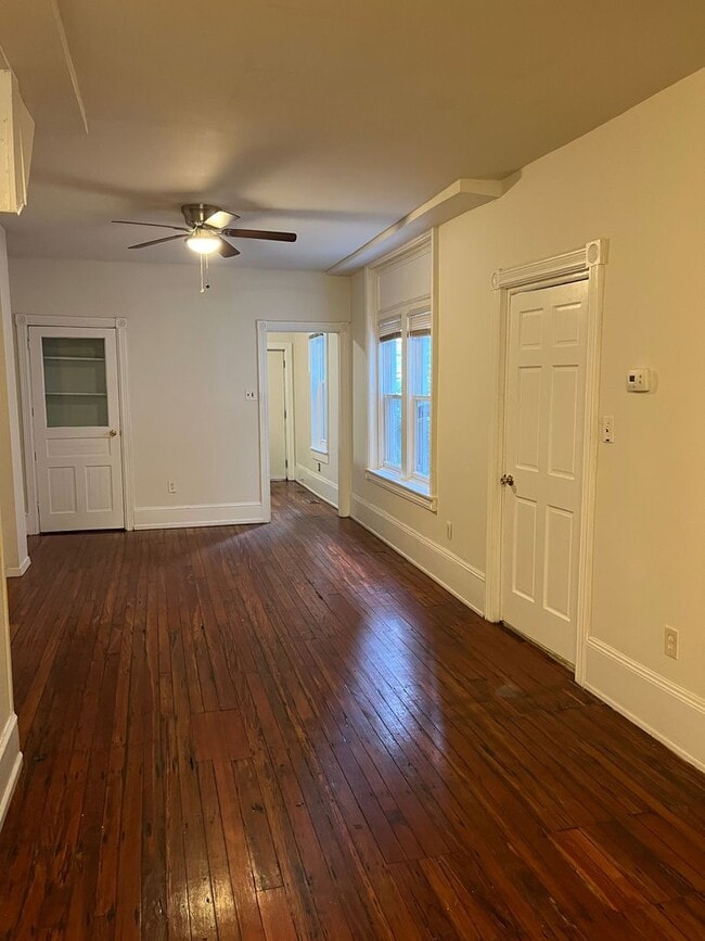 Photo - ???Spacious 4 Bedroom 1.5 Bath house locat...