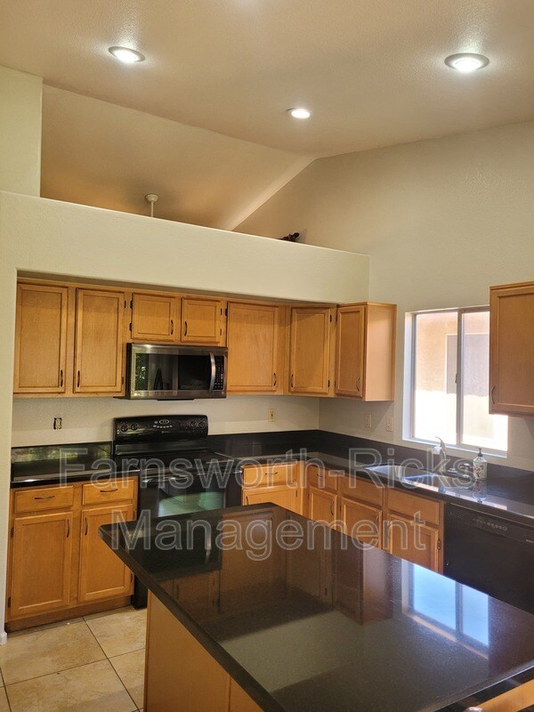 Photo - 1329 W Boston St