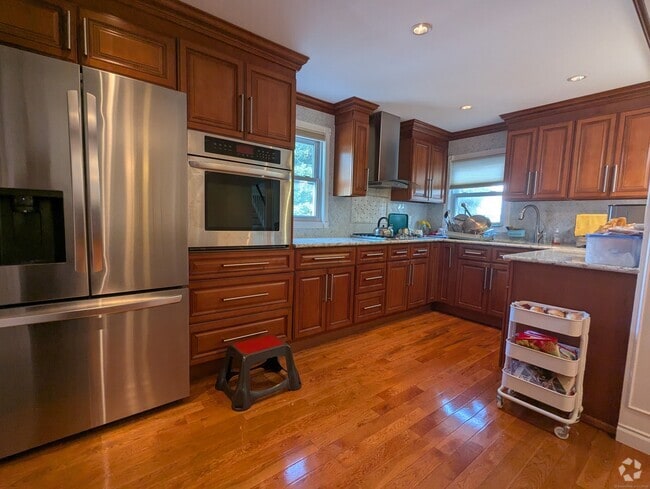 Building Photo - 147 Grove St Rental