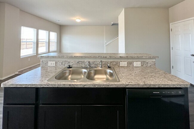Photo - Gorgeous 3 Bed 2.5 Bath 2 Story Home in No...