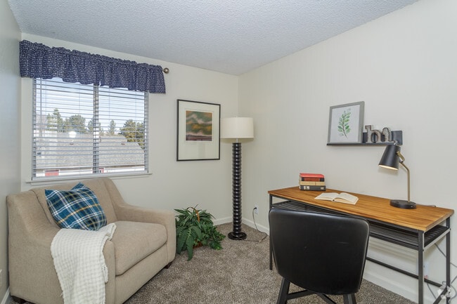 3BR, 1.5BA - 1,085 SF