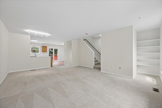 442 Blossom Ln