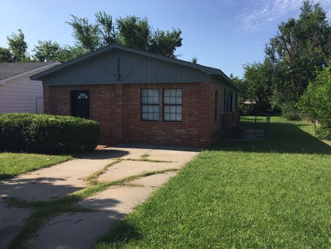 Building Photo - Adorable cottage is right in the heart of OKC!