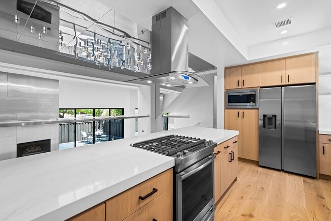 Photo - Modern Luxury Townhome in Prime Beverly Hills