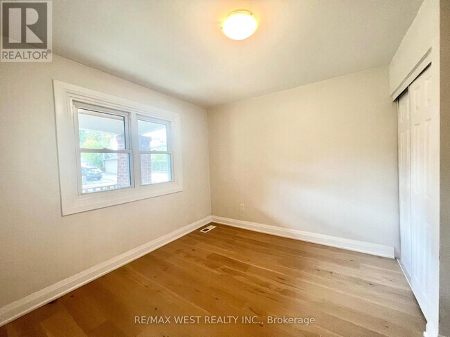 Photo - 4 Sutherland Ave