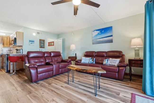 Building Photo - 8743 Thomas Dr Unit SI FL2-ID1510829P