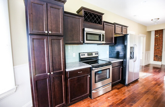 Photo - 1144 E Walnut St Unit B