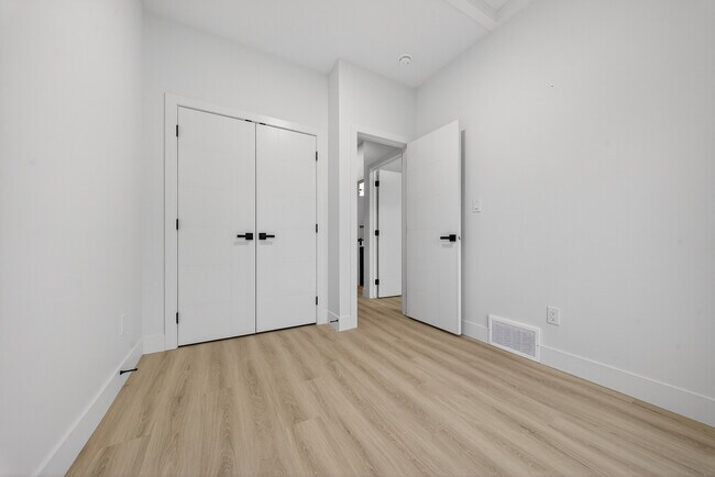 Photo - 8827-8122 122 Ave NW Unit 4