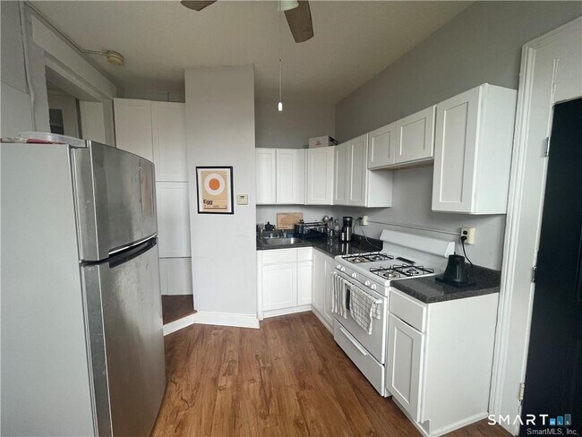 Photo - 548 Chapel St Unit 1r