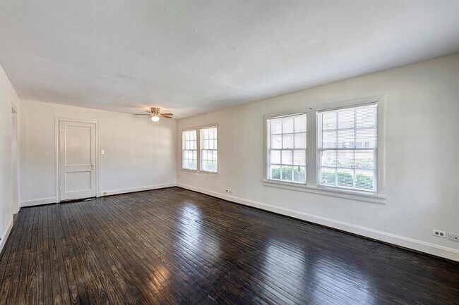 Photo - 939 Robbie St