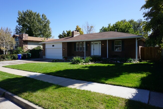 Building Photo - Quiet 5 Bedroom 3 Bath West Jordan Home