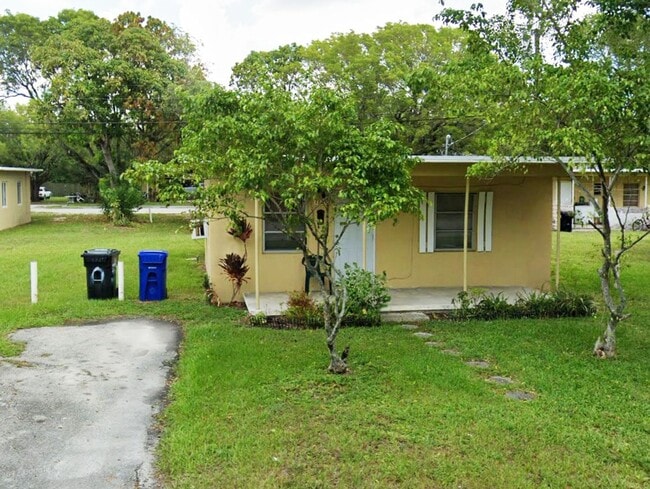 1301 NW 3rd Ct