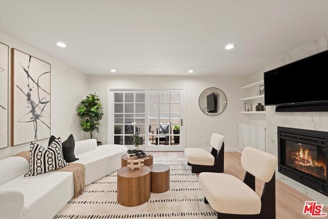 Photo - 853 Larrabee St Condo Unit 14