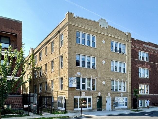 Building Photo - 5659 N Ridge Ave Unit J05P