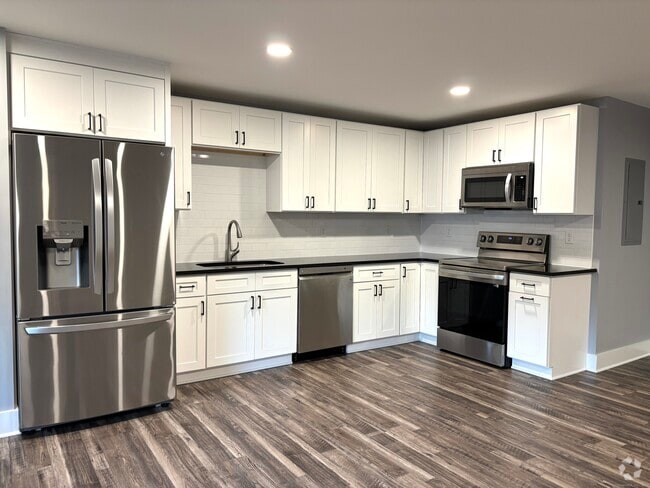 Building Photo - 303 Norwich-New London Turnpike Rental