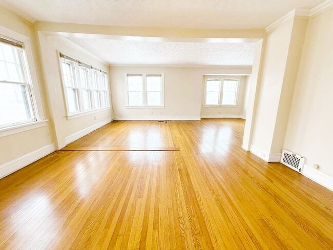 Building Photo - 18231 Winslow Rd Unit Up