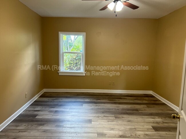 Photo - 333 W College St