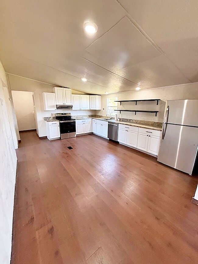 Photo - Beautiful 4 Bedroom 2 Bath manufactured home in Rhome Texas on 2 acres.