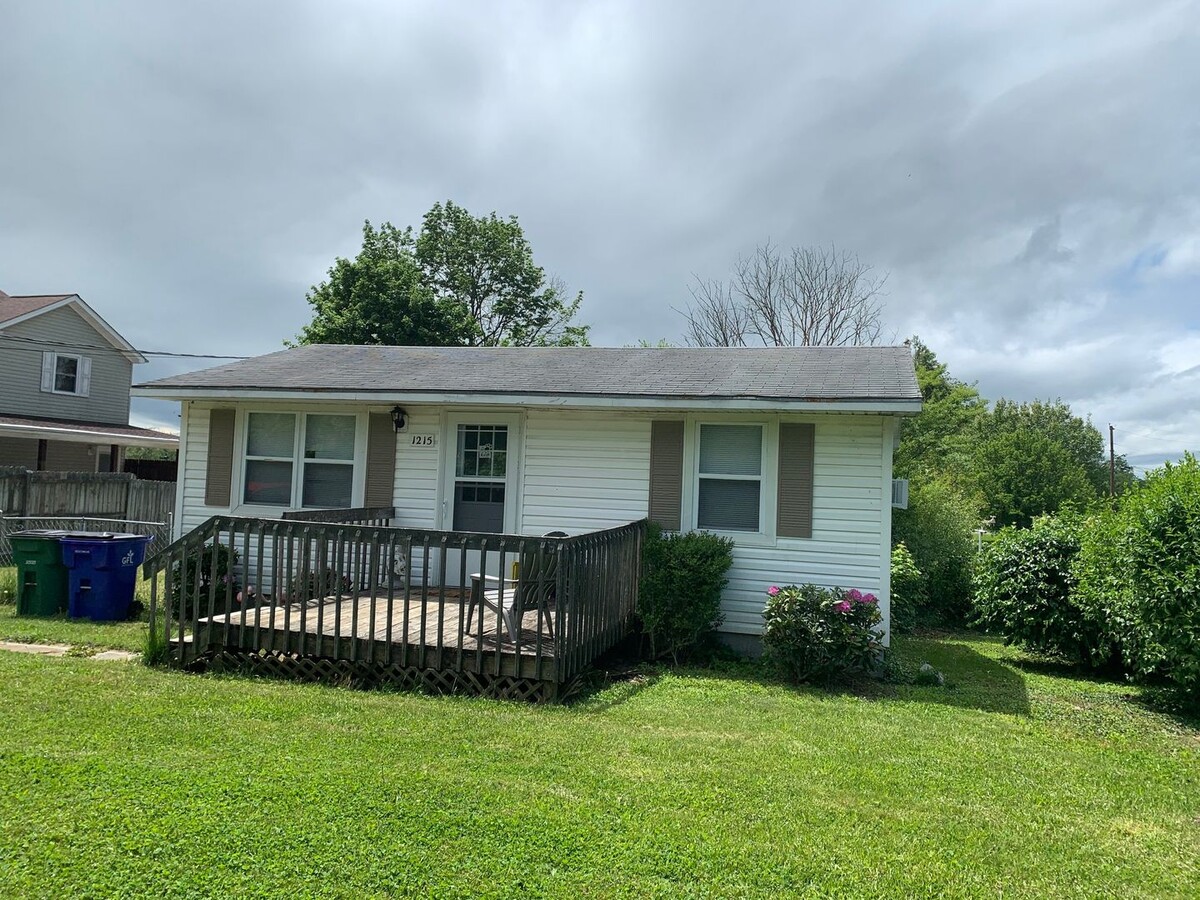 Photo - 1215 Orchard St