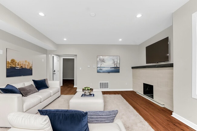 Photo - 8042 S Champlain Ave