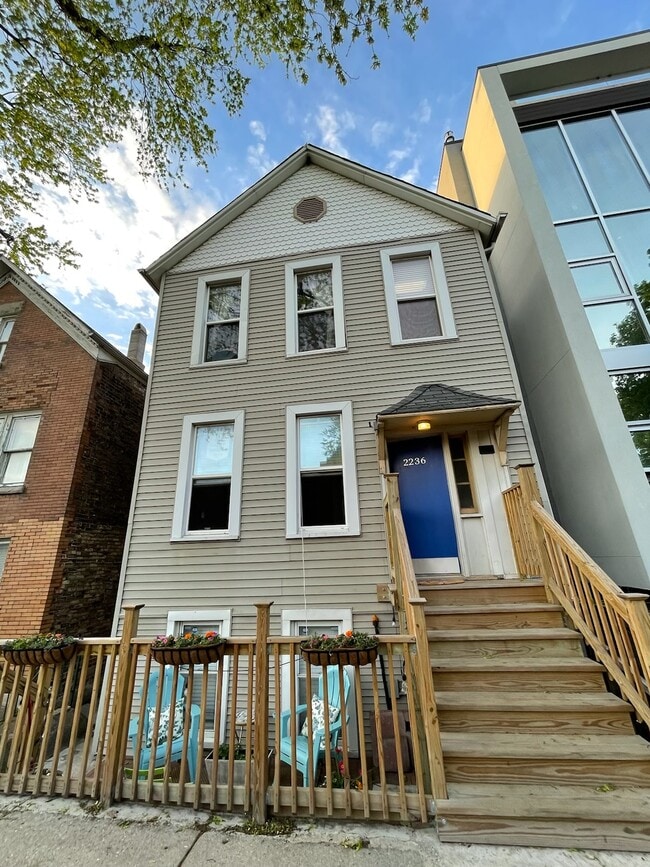 Photo - 2236 W Belden Ave Unit 1f