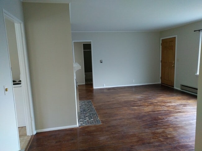 Living room, looking towards the front door - 2202 NE 83rd St