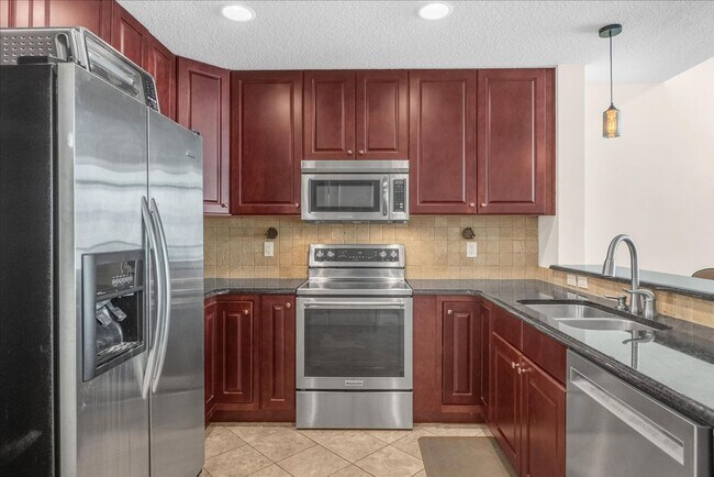 Photo - “Live Steps from Lake Eola in Thornton Par...