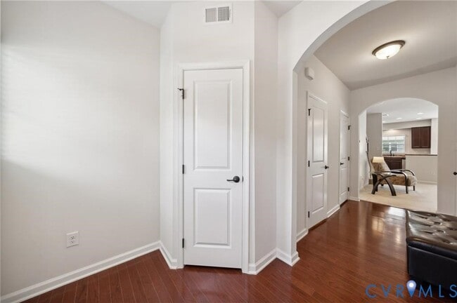 8957 Ringview Dr