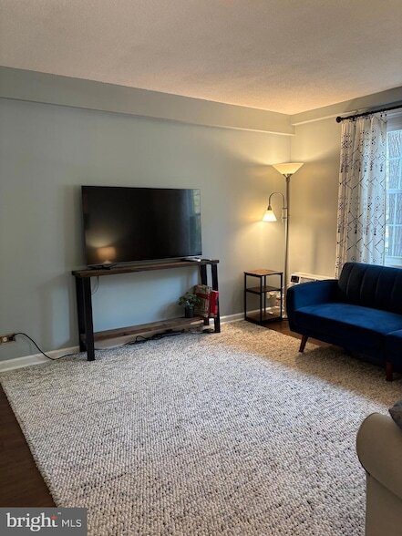 Photo - 206 N George Mason Dr Unit 1