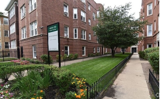 Building Photo - 4424-4432 N Wolcott Ave Unit 4424-1B Rental