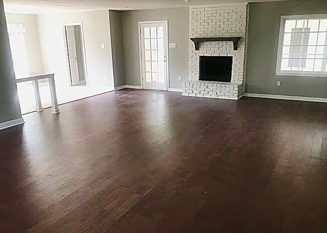 Photo - 1601 McHenry Cir E