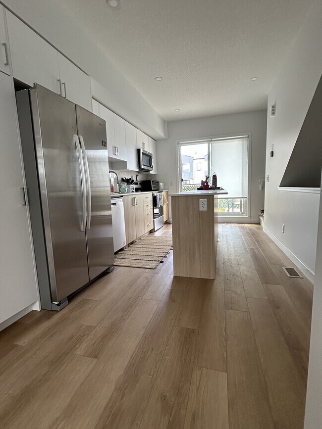 Photo - 8508-8519 19 Ave SE