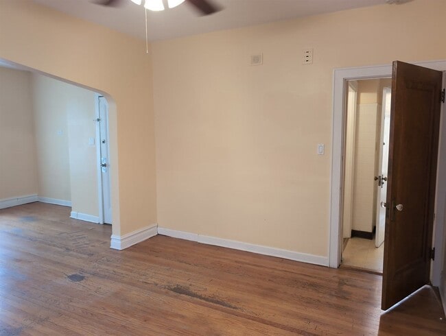 Photo - 5622 N Mango Ave Unidad 1St FL Front