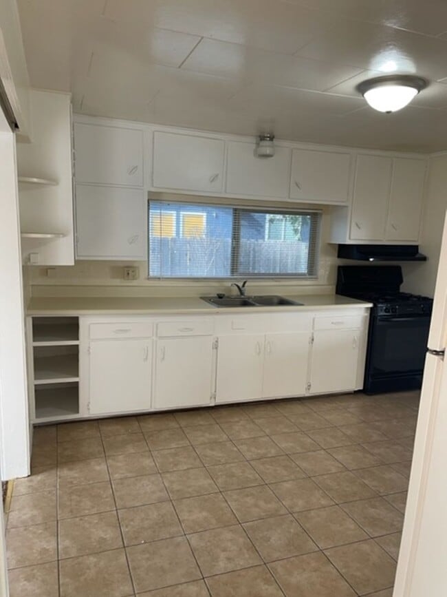 Photo - 2 Bedroom in Anderson with yard and garage!