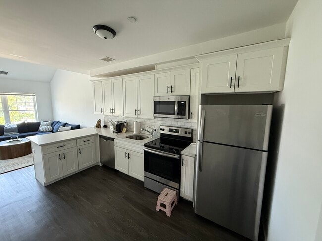 kitchen - 68 Park Ave Unit 2G